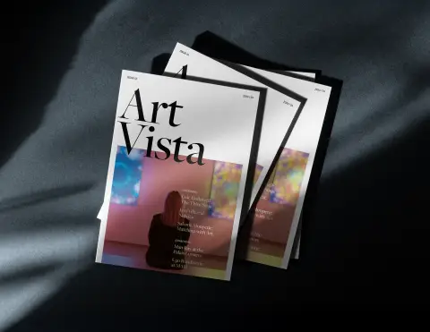 Photo de quelques exemplaires du magazine Art Vista réalisé par aminima